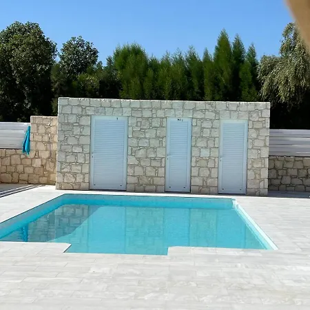 Jomavi Eco-villa * Polis