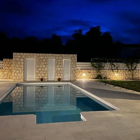 Jomavi Eco-villa * Polis