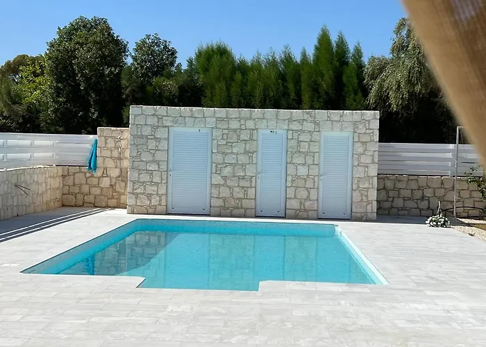 Jomavi Eco-villa * Polis