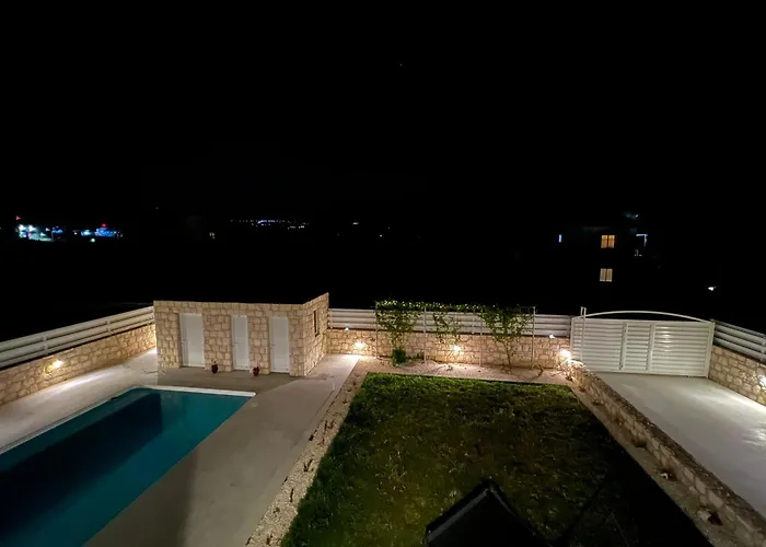 Jomavi Eco-villa * Polis