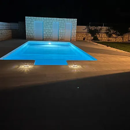 Jomavi Eco-villa Polis