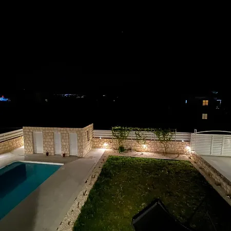 Jomavi Eco-villa * Polis