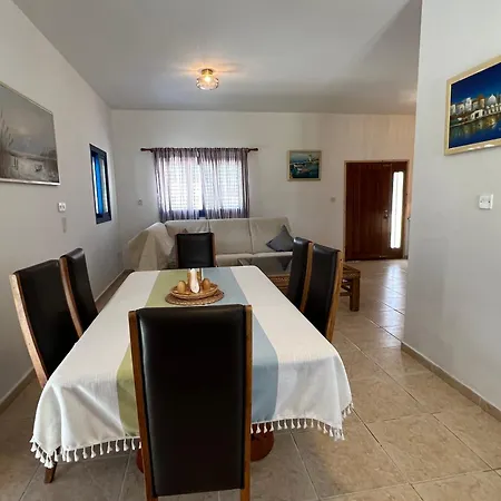 Jomavi Eco-villa * Polis