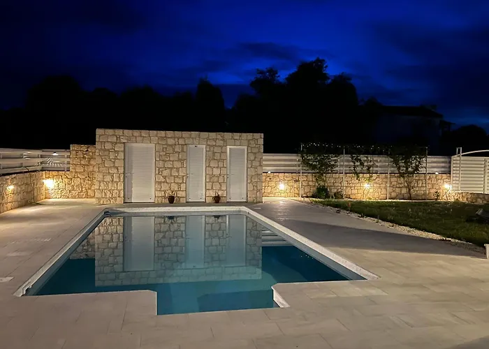 Jomavi Eco-villa * Polis