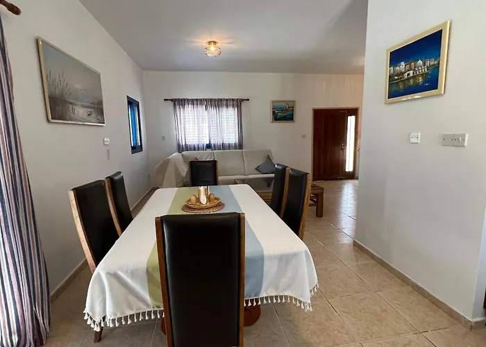 Jomavi Eco-villa * Polis